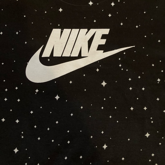 NWOT Nike T Shirt 👕 - Picture 2 of 3